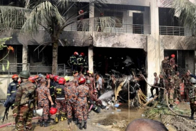 Bangladeş'te askeri jet okula düştü