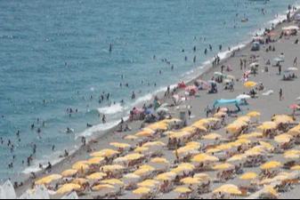 Antalya'da termometre 42 dereceyi gösterdi: Vatandaşlar sahiller akın etti