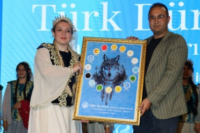 Türk Dünyası Halk Oyunları Şöleni'nde anlamlı anlar