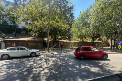 Bursa'da cadde ortasında park! Muhtardan sağlık merkezi talebi...