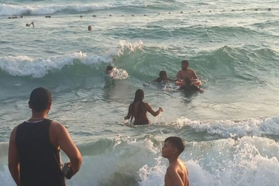 Denizde akıntıya kapılan 3 kız çocuğu ölümle burun buruna geldi