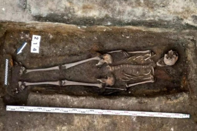 Dondurmacının altında Orta Çağ şövalyesinin iskeleti bulundu