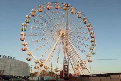 Balıkesir'de dönme dolapta mahsur kalan 3 kişi kurtarıldı