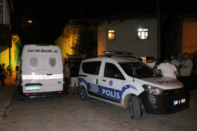İşten dönen kadın evde iki kişinin cesediyle karşılaştı