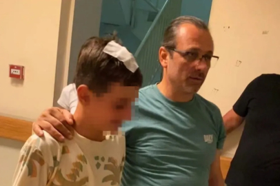 Bursa'da komşusu, sokakta oynayan çocuğun başına şişe attı