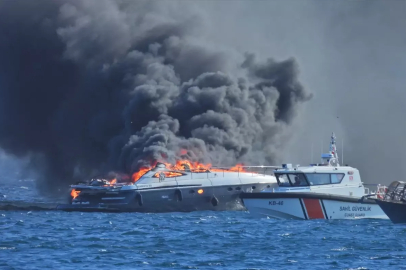 Erdek Açıklarında Lüks Yat Yangını