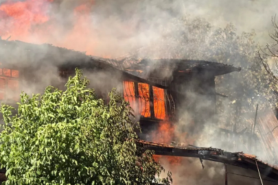 Kızılcahamam'da Yangın: 8 Ev Kullanılamaz Hale Geldi