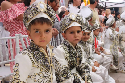 Sivas'ta 34 Çocuk İçin Sünnet Şöleni Düzenlendi