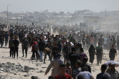 Gazze'de "insani ara" başladı, yardım tırları Gazze'ye giriş yaptı