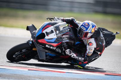 Toprak Razgatlıoğlu’ndan Macaristan’da tarihi zafer