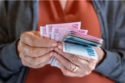Çalışan emeklinin maaşı kesilir mi?