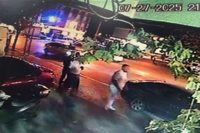 Yola fırlayan çocuğa iki otomobil çarptı