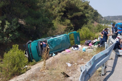 Minibüs devrildi: Çok sayıda yaralı var