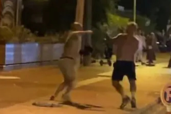 Antalya'da Rus turistler yumruk yumruğa kavga etti