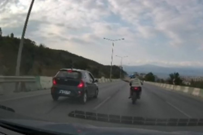 Bursa'da plakasız motosiklet terörü! Yaptığı hareket tepkileri daha da artırdı...
