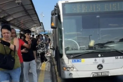 İstanbul'da metrobüs arızası: Yolcular indirildi