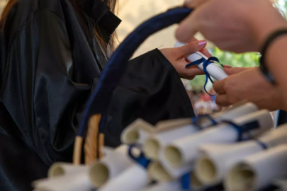 Türkiye bu skandalı konuşuyor! Pazarlamacıyı mimar, kuaförü mühendis yapmışlar