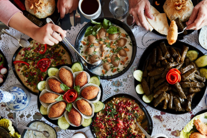 Yazın bu yemekler daha sofradan kaldırmadan bozuluyor: Yemeyi denemeyin bile...