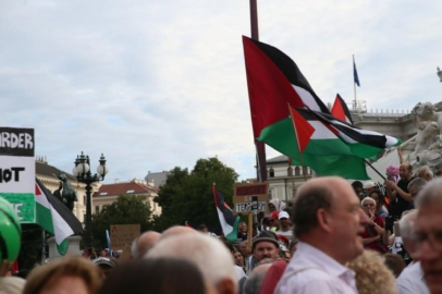 Avusturya'da, İsrail'i protesto için halk sokaklara döküldü