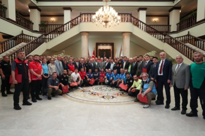 Bursa Valisi Ayyıldız'dan yangın kahramanlarına teşekkür belgesi...