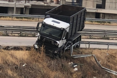 Bursa'da kamyon yağmur sebebiyle kaydı!