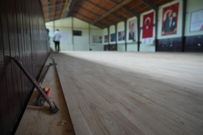 Yenişehir Kapalı Spor Salonunun Zemini Yenileniyor