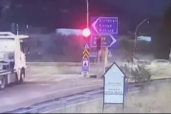 Adana'da kırmızıda geçen otomobil kazaya neden oldu: 5 yaralı