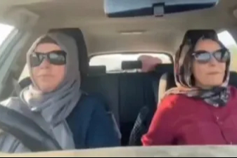 Sürücü kursu hocası, sürücü adayına namaz adabıyla taktik verdi