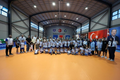 Biri ilk, diğeri üçüncü dönemi bitirdi: Bursa'nın Yaz Spor Okullarına miniklerden yoğun ilgi