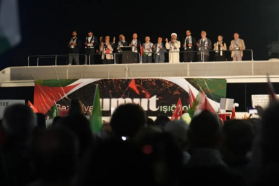 Diyanet İşleri Başkanı Ali Erbaş, İstanbul'daki Gazze yürüyüşünde dua etti