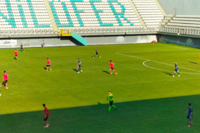 Nilüfer FK ilk ciddi sınavını komşuyla verdi