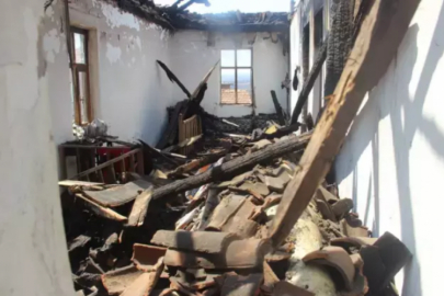 Tüyleri diken diken eden olay! Küle dönen evde bir tek onlar yanmadı