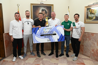 Kurumlar Arası Voleybol Turnuvası’nda şampiyon Bursasporlular Derneği oldu