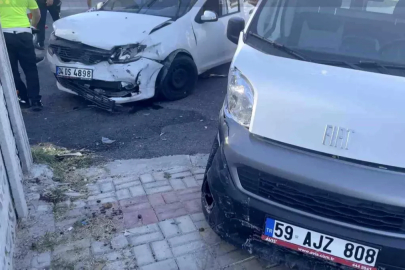 Tekirdağ'da Kafa Kafaya Çarpışma: 1 Yaralı