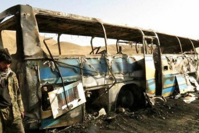 Göçmenleri taşıyan otobüs kaza yapıp alev aldı