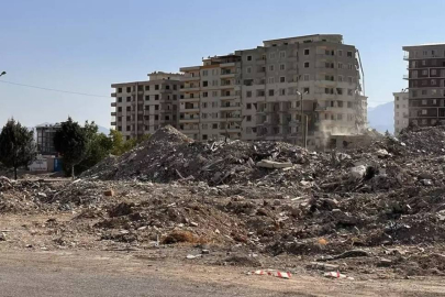 Ebrar Sitesi Güvenç Apartmanı davasında 16 kamu görevlisine iddianame