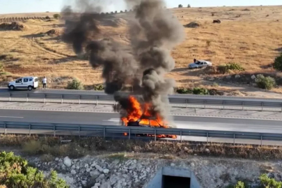 Gaziantep-Nizip Karayolunda Otomobil Yangını: Dron ile Görüntülendi