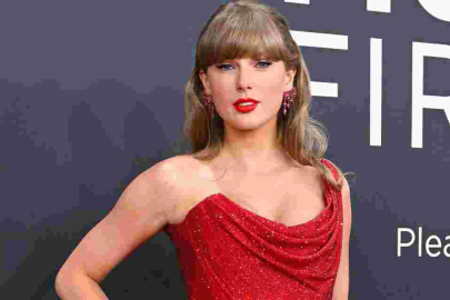 Taylor Swift yüzüğü taktı: İngilizce öğretmeniniz evleniyor