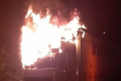 Bursa'da yanan tır geceyi aydınlattı!