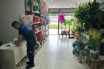 İnegöl’de Zabıta Çiçekçileri Mercek Altına Aldı