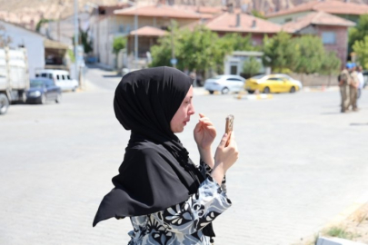 İş yerinin yıkılmasını gözyaşlarıyla izledi