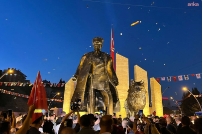 Keçiören Belediyesi'nden Atatürk ve bozkurt heykeli