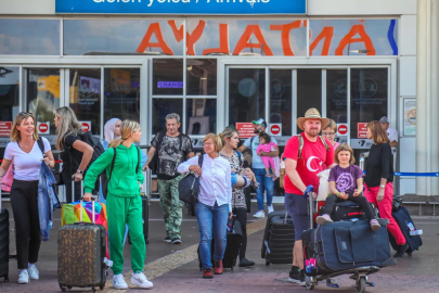 8 ayda Antalya'ya 11,7 milyon turist geldi