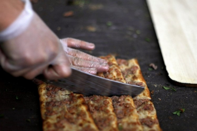Bursa'nın ünlü pidecisinde mide bulandıran tespit!
