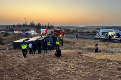 Sabaha karşı feci kaza! Yolcu otobüsü devrildi