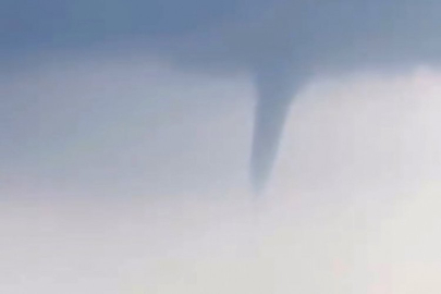 Fırtına sonrası hortum oluştu! Korku dolu görüntüler