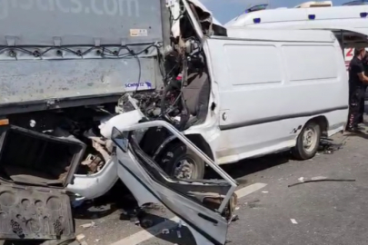 Korkunç kazada tıra arkadan çarptı! Tanınamayacak halde...