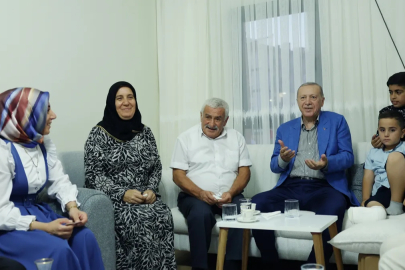 Cumhurbaşkanı Erdoğan'dan Malatya'da depremzede aileye ziyaret