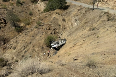 Hafif ticari araç uçuruma yuvarlandı: 1 ölü, 4 yaralı