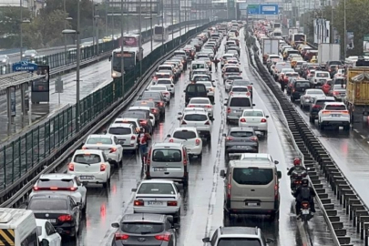 İstanbul'da sağanak trafiği! Yoğunluk yüzde 80'e ulaştı